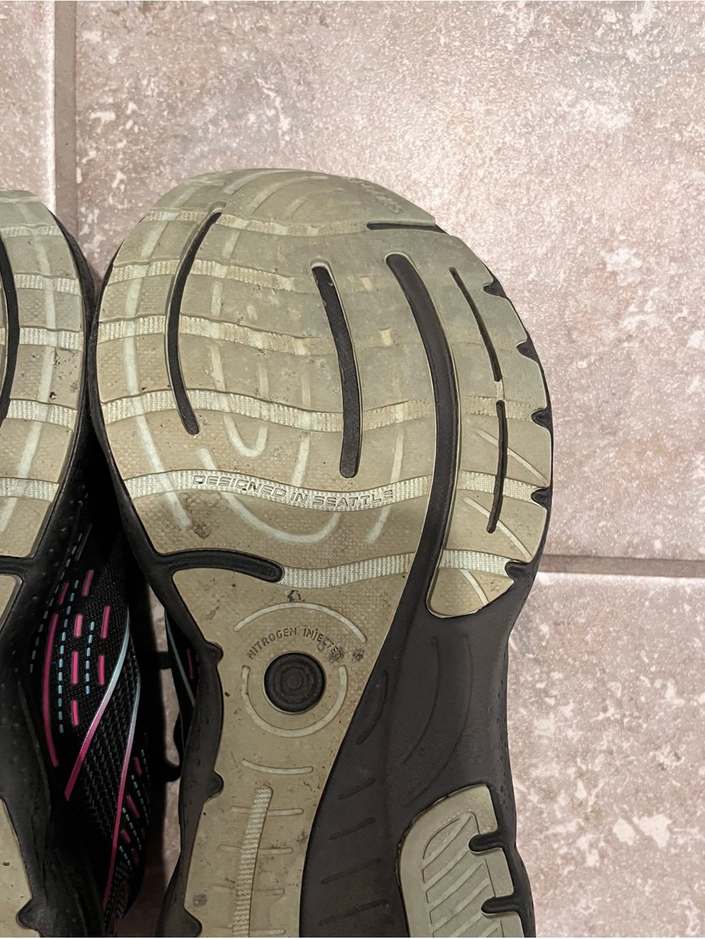 Brooks Women’s glycerin 20 Black Running Shoes with Pink and Mint Accents - Picture 6 of 8